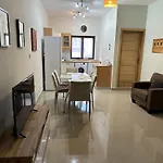 Ewa - 3-bed Near - St Julians Seafront Apartment Sliema