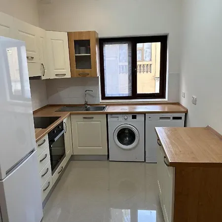 Ewa Apt - 3-bed Near - St Julians Seafront Apartment *