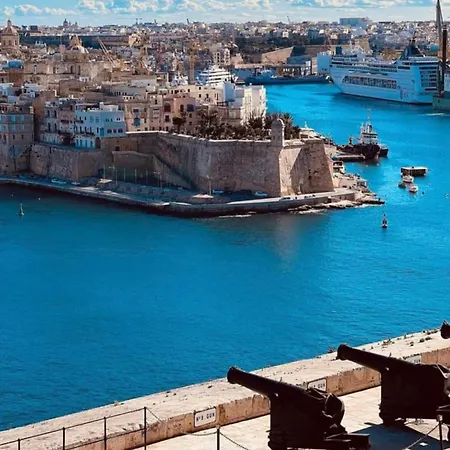 San Albert 3 Bed Apt Near Sliema - St Julians Lägenhet *